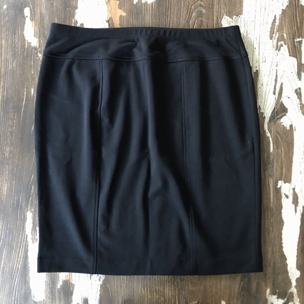 Ellen Tracy Women’s Large, Black 21” Skirt